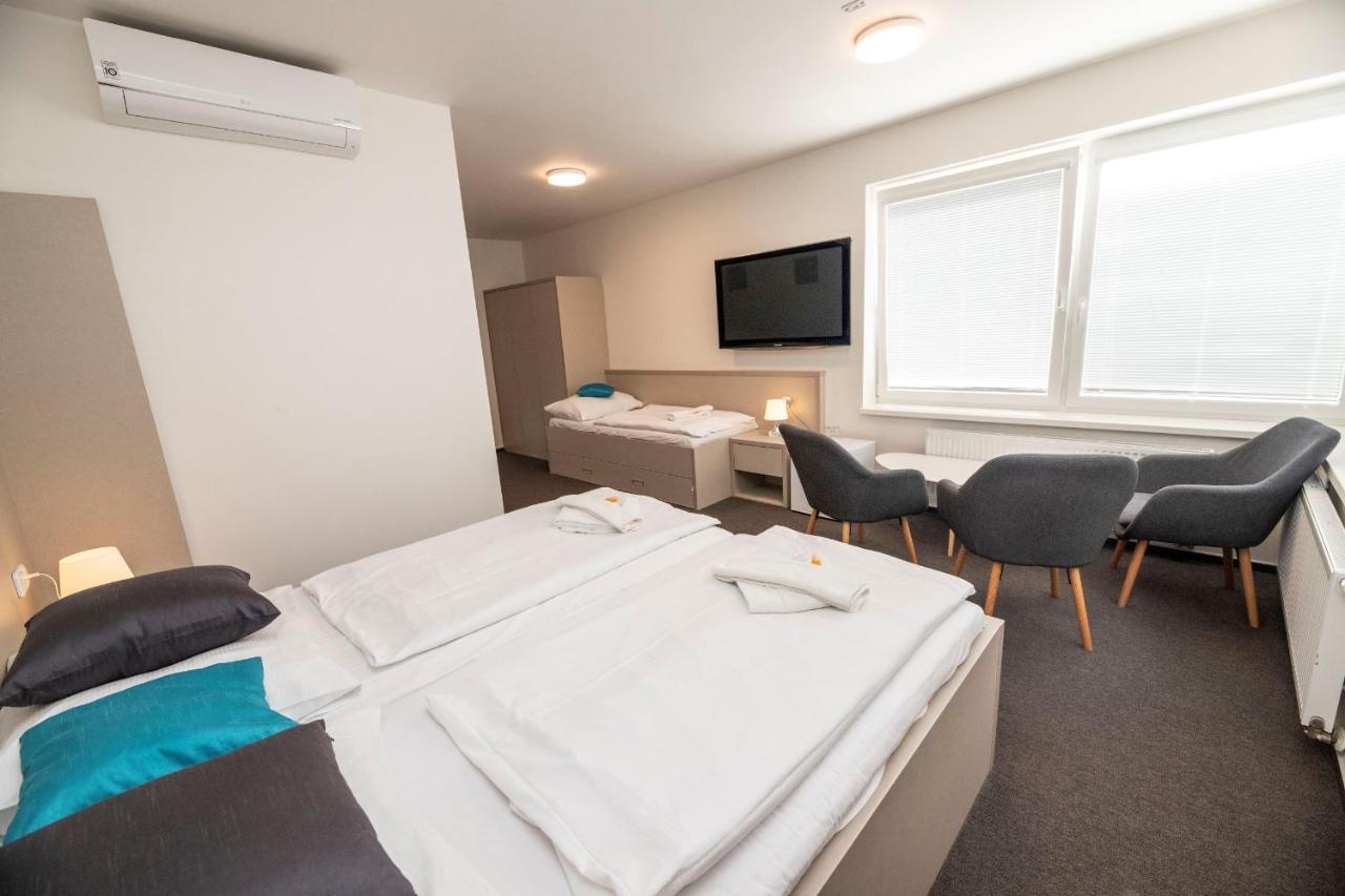 Hotel Rakovec Brno Esterno foto