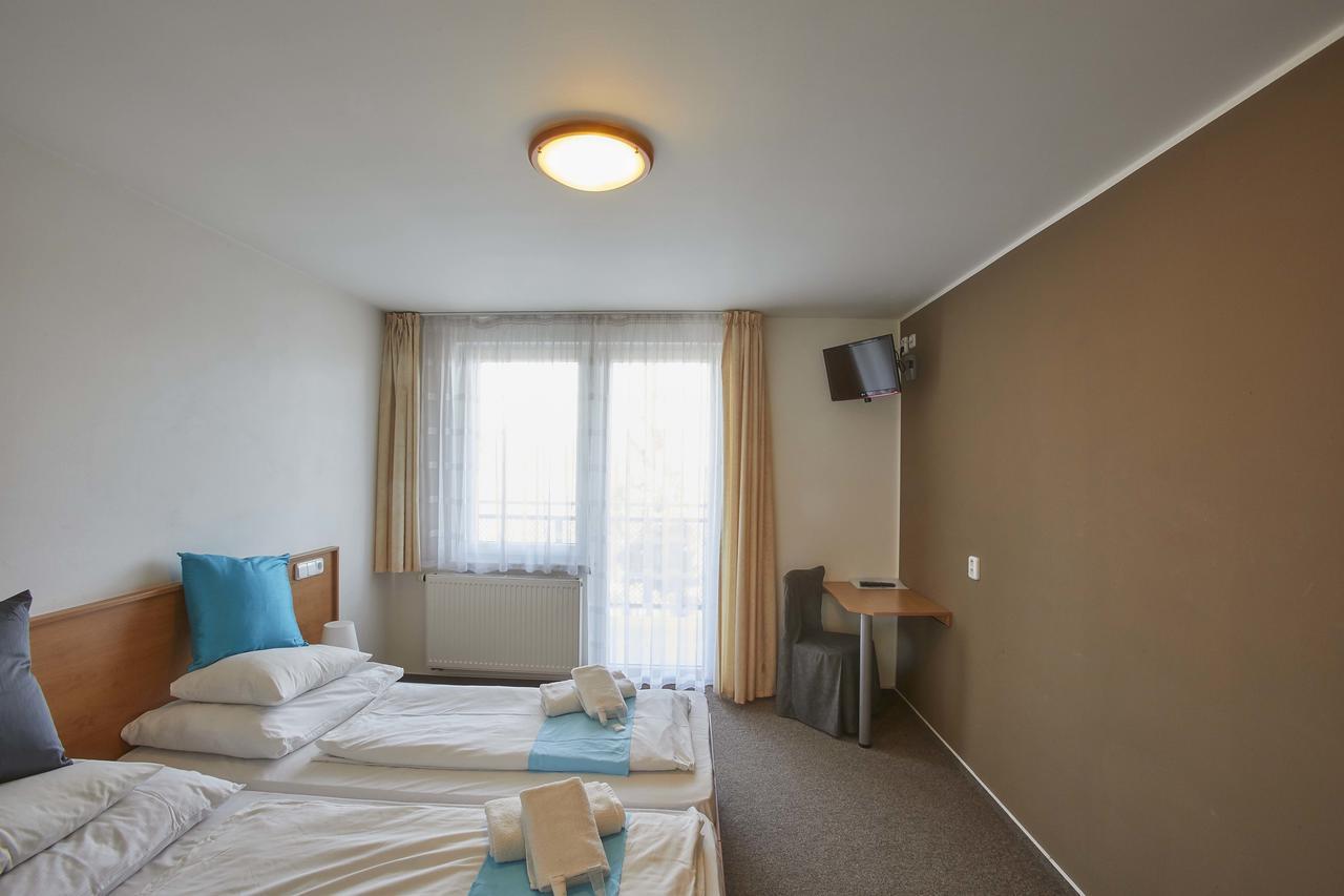 Hotel Rakovec Brno Esterno foto